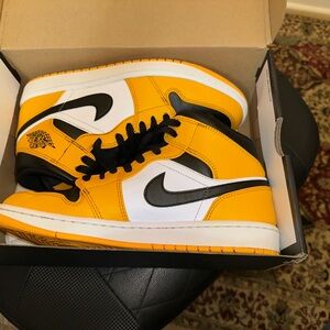Nike men’s jordan 1 mid TAXI